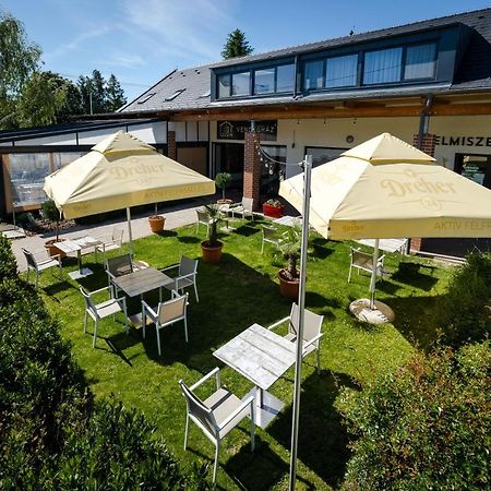 Pipacs Panir & Grill Garden Vendeghaz Otel Győrújbarát Dış mekan fotoğraf
